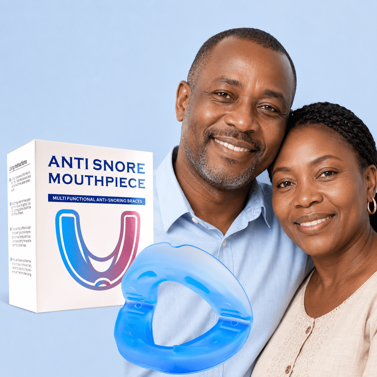 Couple souriant après une nuit paisible
