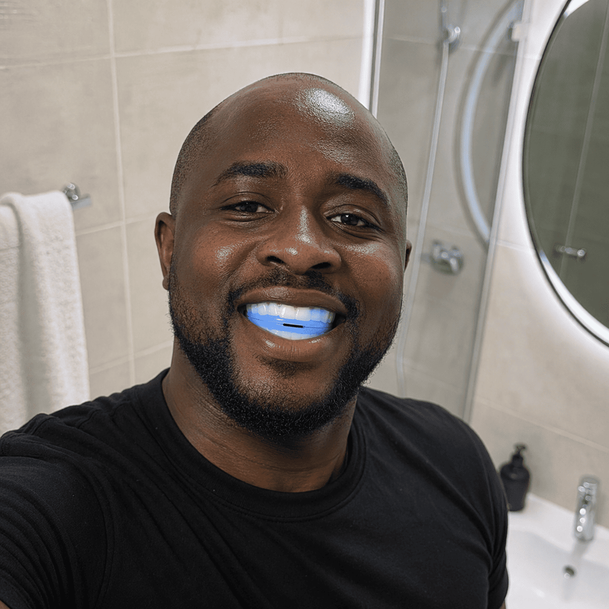 Homme portant l’Orthèse anti ronflement